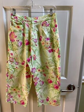 Gepetto Floral Capris with sprinkled diamond detail